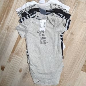 Gender neutral Set of 5 0-3 month baby onesies
